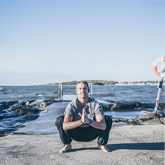 Bild på VINYASA FLOW i samarbete med Hallispirit - 17 juli - Varberg