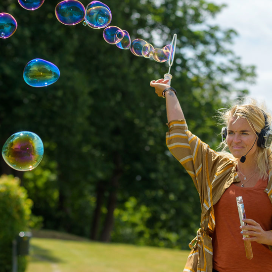 Bild på Summer Tour - YOGA GAMES - Carl Larssons Hage - 11 juli - Varberg