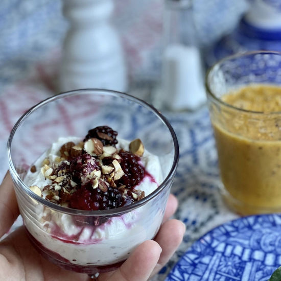 Bild på FULLBOKAD! YOGA & JULig Frukost med Johan & Jennie på Steninge Kuststation - 17 dec